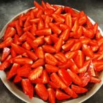 Tarte aux fraises et rhubarbe, chef à domicile, Beaune, côte d’or, Bourgogne-franche comté, Saône et Loire, France