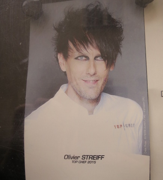 la photo du chef à l'extérieur du restaurant